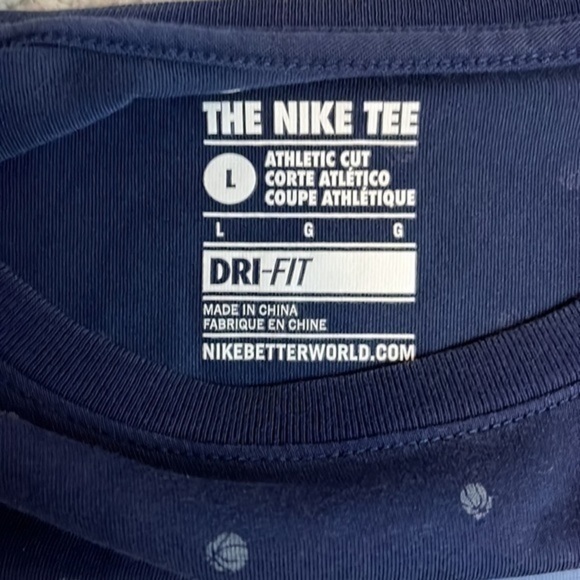 Nike Men’s Navy Basketball Graphic Tee - Picture 4 of 4